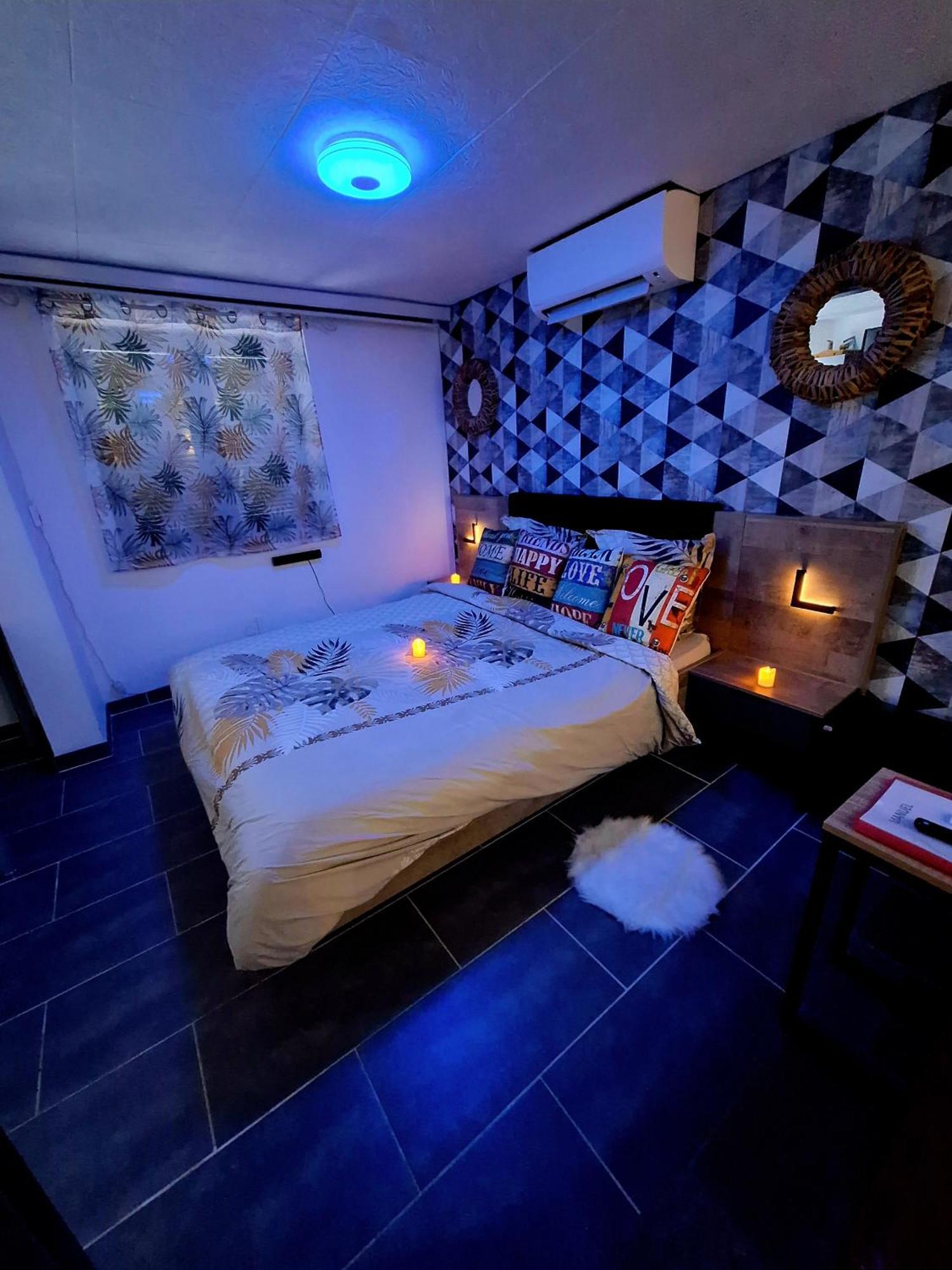 Les Charmes-Balneotherapie-Videoprojecteur-Netflix Бом-ле-Дам Экстерьер фото